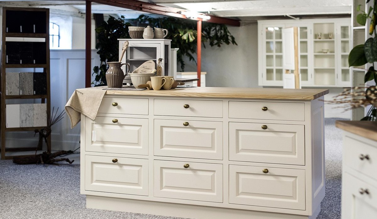 Making a Tiny Bathroom Feel Calmer and Tidier